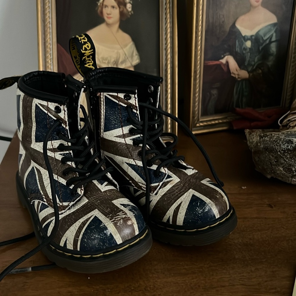 Dr Martens, Delaney baby boots with distressed Union Jack 🇬🇧 print, size 6